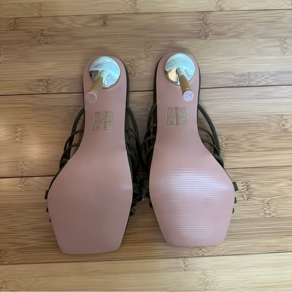 PLT HEELS - Picture 5 of 6